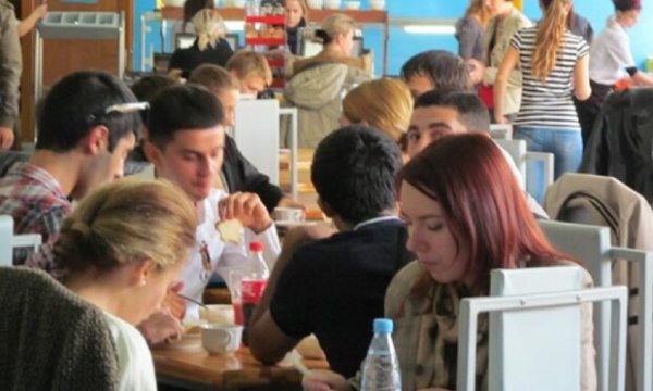 Популярное заведение раздает украинцам кофе с "мясным деликатесом" - клиенты к лапкам были не готовы Популярное заведение раздает украинцам кофе с "мясным деликатесом" - клиенты к лапкам были не готовы