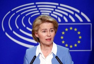 "Начинаются тяжелые времена": ЕС пригрозил РФ масштабными санкциями в случае расширения агрессии
