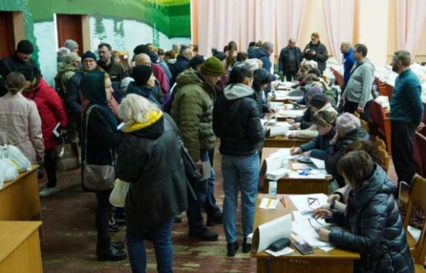 Мыло, порошок и еда: украинцам по почте отправляют бесплатные "наборы жизни", как получить