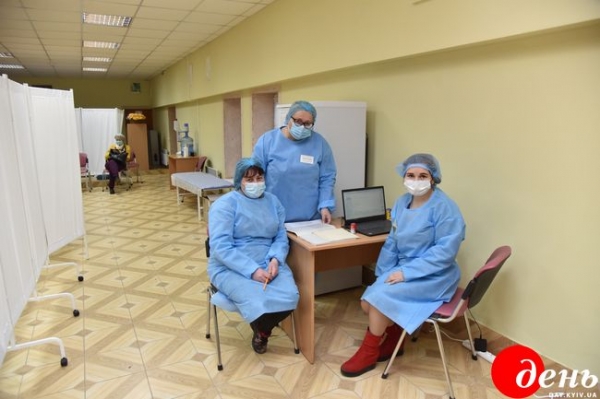 За сегодняшний день во Львове вакцинировали 640 человек За сегодняшний день во Львове вакцинировали 640 человек