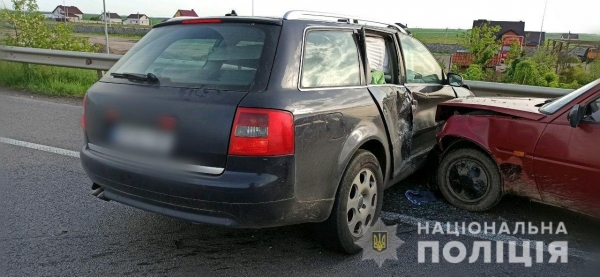 На Ривненщине произошло масштабное ДТП с 4 погибшими. Фото 18+
На Ривненщине произошло масштабное ДТП с 4 погибшими. Фото 18+