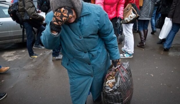 Внучка годами держала бабушку в плену ради квартиры, старушка не мылась и ходила под себя Внучка годами держала бабушку в плену ради квартиры, старушка не мылась и ходила под себя