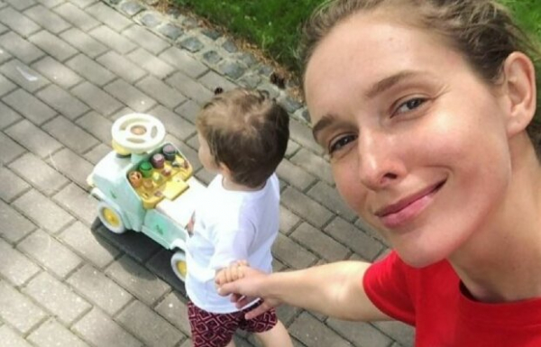 5-летний сыночек Кати Осадчой и Юры Горбунова уселся за огромный рояль, пока родители не видят: "Наша гордость" 5-летний сыночек Кати Осадчой и Юры Горбунова уселся за огромный рояль, пока родители не видят: "Наша гордость"