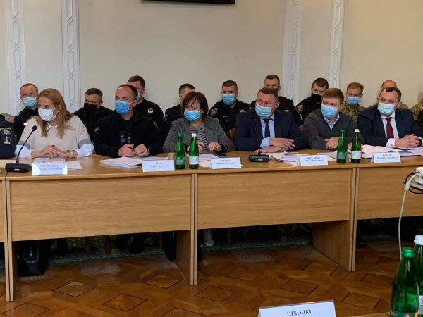 Украина защитит границу от мигрантов: в Луцке началось совещание СНБО, силовики оцепили здание ОГА
Украина защитит границу от мигрантов: в Луцке началось совещание СНБО, силовики оцепили здание ОГА