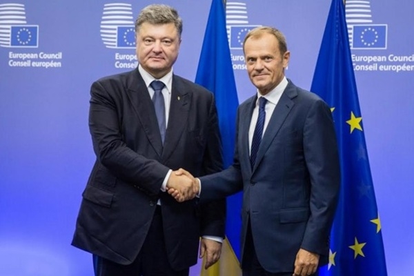 Туск пригласил Порошенко на встречу лидеров Европейской народной партии: планируют обсудить агрессию России
Туск пригласил Порошенко на встречу лидеров Европейской народной партии: планируют обсудить агрессию России