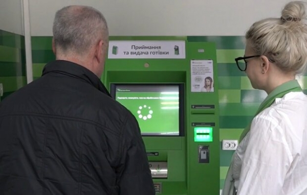 В Украине часть денег перестанут принимать в магазинах и кафе: как действовать с 1 октября В Украине часть денег перестанут принимать в магазинах и кафе: как действовать с 1 октября