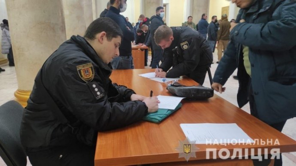 Экс-нардеп от Слуги народа устроил драку в горсовете Одессы
