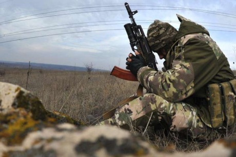 Двое украинских военных погибли, подорвавшись на неизвестном устройстве на Донбассе Двое украинских военных погибли, подорвавшись на неизвестном устройстве на Донбассе