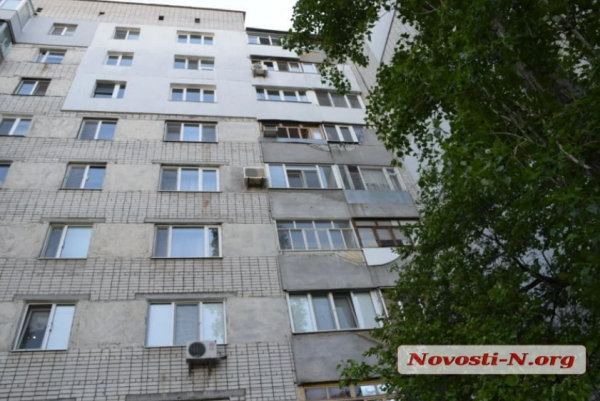 В Николаеве с окна выбросилась пенсионерка, которую не выпускали из дома на карантине. 18+
В Николаеве с окна выбросилась пенсионерка, которую не выпускали из дома на карантине. 18+