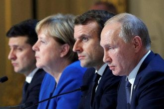 "Нормандия" возможна и без Путина: посол заявил о вероятности переговоров нормандской "тройки"
"Нормандия" возможна и без Путина: посол заявил о вероятности переговоров нормандской "тройки"