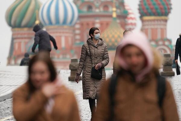 
В России почти 200 тысяч больных коронавирусом: страна дальше бьет антирекорды
 