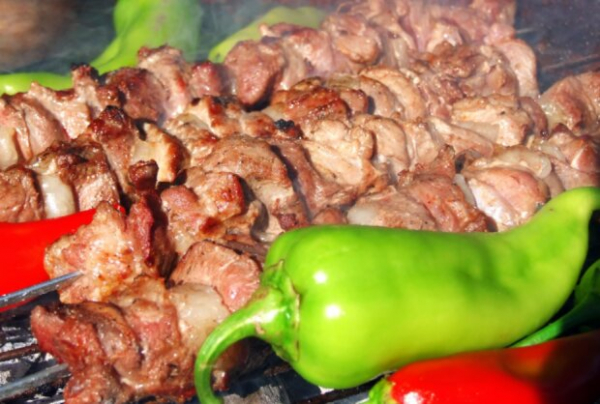 Сделает мясо более сочным и мягким: рецепт майонезного маринада для шашлыка Сделает мясо более сочным и мягким: рецепт майонезного маринада для шашлыка