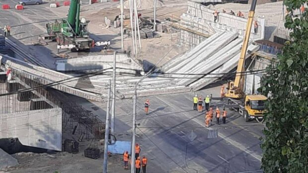 Падение Дегтяровского моста и при чем здесь Труханов и Кличко: активист "разложил все по полочкам" Падение Дегтяровского моста и при чем здесь Труханов и Кличко: активист "разложил все по полочкам"