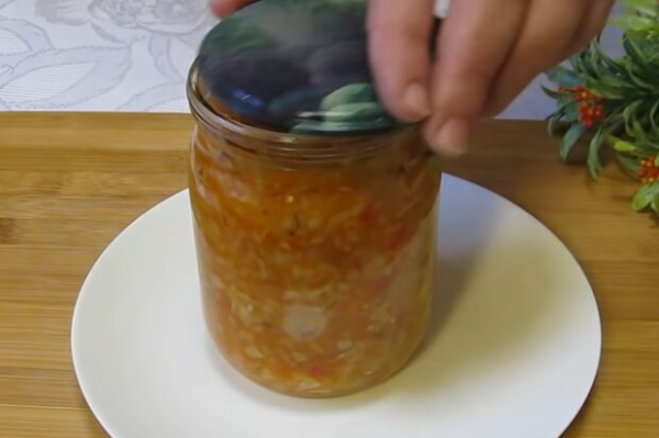 Начинайте делать вкусняшки на зиму уже сейчас: самый лучший салат с рисом и кабачками, рецепт Начинайте делать вкусняшки на зиму уже сейчас: самый лучший салат с рисом и кабачками, рецепт