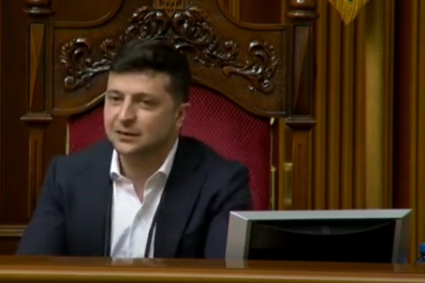 
Зеленский пришел в Раду и обратился к нардепам
 