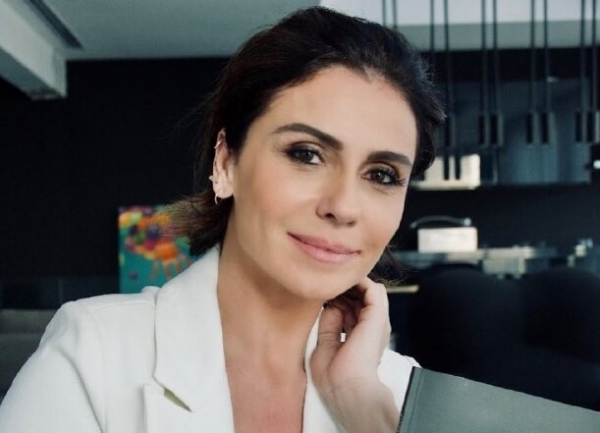 Звезда сериала "Клон" удивила поклонников смелыми экспериментами с внешностью Звезда сериала "Клон" удивила поклонников смелыми экспериментами с внешностью