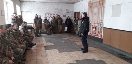 Латвийские капелланы посетили украинских военных на передовой Латвийские капелланы посетили украинских военных на передовой