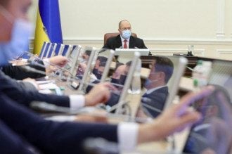 Вакцинация 40% украинцев и 1,5 миллиона прививок в неделю: в Кабмине объявили о планах по прививкам
Вакцинация 40% украинцев и 1,5 миллиона прививок в неделю: в Кабмине объявили о планах по прививкам