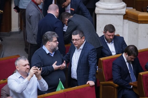 Слуги народа выпустили конфеты в свою честь: "Не Roshen, это химия"