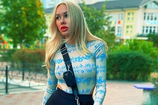 Бывшая экс-капитана Динамо Морозюка нашла утешение в объятиях молодой красавицы: "Дольше жизни"