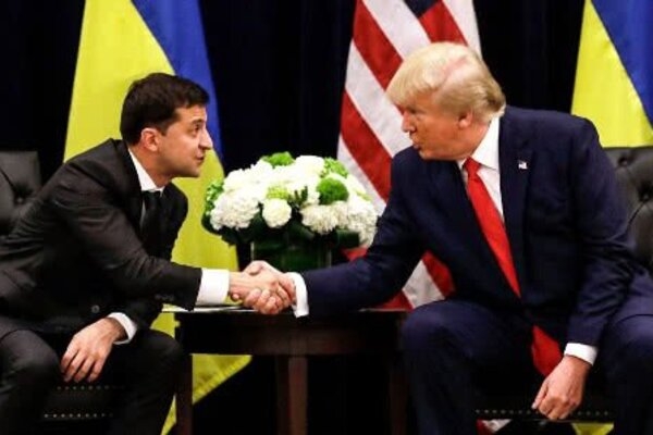 Трампа обязали обнародовать переписку о военной помощи Украине
Трампа обязали обнародовать переписку о военной помощи Украине