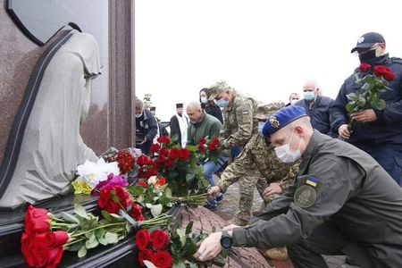 В Днепре почтили память погибших в войне с РФ защитников