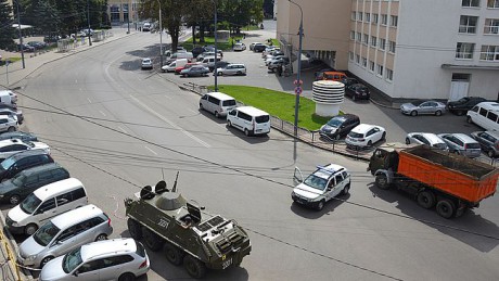 С захваченного в Луцке автобуса вышли трое заложников С захваченного в Луцке автобуса вышли трое заложников