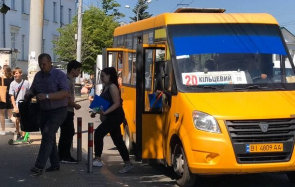Во Львове водитель автобуса нагло закрыл дверь перед воином ВСУ без ноги: "Я ждать не буду" Во Львове водитель автобуса нагло закрыл дверь перед воином ВСУ без ноги: "Я ждать не буду"