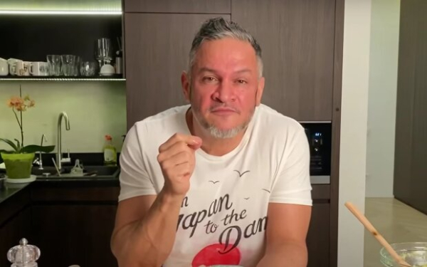 Эктору Хименесу-Браво отказались продавать еду из-за волосатой мадам: "Прощай, я ухожу" Эктору Хименесу-Браво отказались продавать еду из-за волосатой мадам: "Прощай, я ухожу"