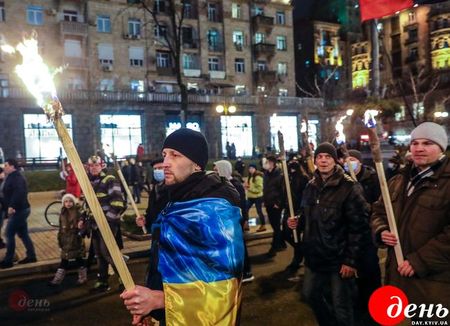 В Киеве прошло факельное шествие к 112-й годовщине со дня рождения Степана Бандеры