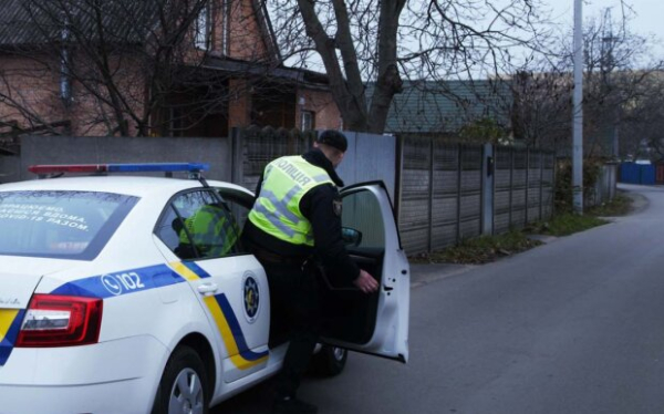 Потухла лампочка в фаре: могут ли остановить копы и выписать штраф, главное - быть готовым Потухла лампочка в фаре: могут ли остановить копы и выписать штраф, главное - быть готовым