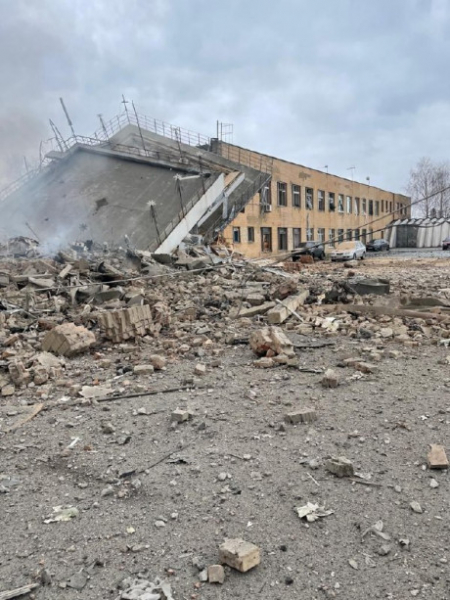 Под завалами аэропорта &laquo;Винница&raquo; погибли девять человек: пять гражданских и четверо военных