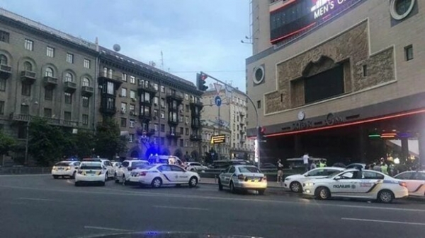 Десятки копов и медиков – толпа разъяренных парней устроила дикие 90-е Десятки копов и медиков – толпа разъяренных парней устроила дикие 90-е