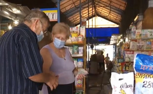 Масло по 60 грн, сахар по 28: украинцы считают каждую копейку из-за бешеного роста цен
