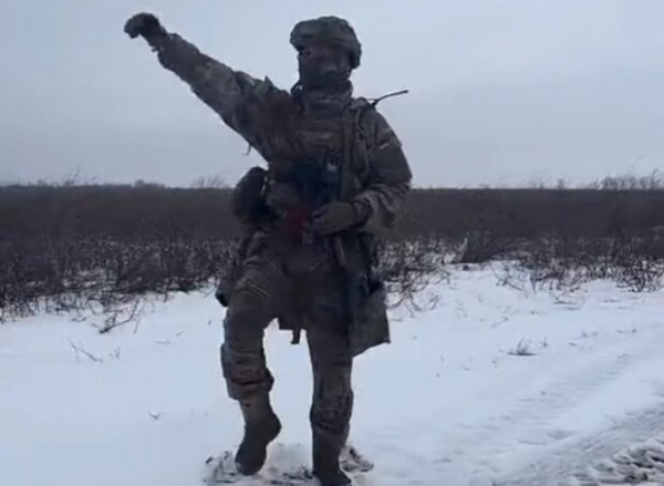 Боец ВСУ в боевом снаряжении зажег под хит Уитни Хьюстон - "Танці з зірками" завидуют молча Боец ВСУ в боевом снаряжении зажег под хит Уитни Хьюстон - "Танці з зірками" завидуют молча