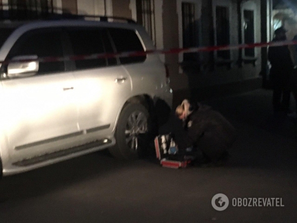 Открытое окно и второй пистолет в машине: OBOZREVATEL узнал подробности с места смерти Давыденко
Открытое окно и второй пистолет в машине: OBOZREVATEL узнал подробности с места смерти Давыденко