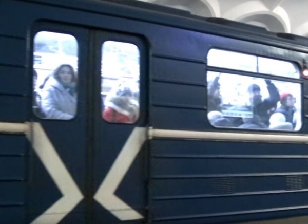 Харьковское метро устало от карантина, украинцы предлагают "вытащить" подземку наружу - шесть вагонов на асфальте