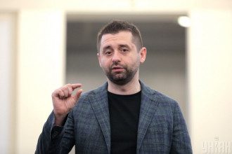 Арахамия высказался о желании нардепа "валить" из Украины
Арахамия высказался о желании нардепа "валить" из Украины