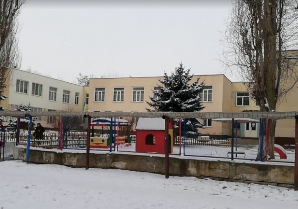 В украинском садике детям приходится пользоваться туалетом "ужасов": "Прикреплено проволокой" В украинском садике детям приходится пользоваться туалетом "ужасов": "Прикреплено проволокой"