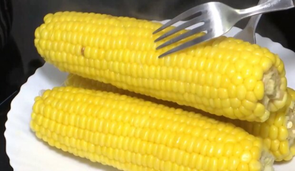 Эта кукурузка тает во рту: как вкусно приготовить летнее лакомство Эта кукурузка тает во рту: как вкусно приготовить летнее лакомство
