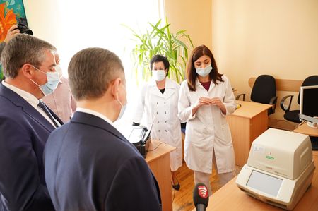 В Виннице на средства благотворителей приобрели ПЦР-анализатор для проведения тестов на коронавирус В Виннице на средства благотворителей приобрели ПЦР-анализатор для проведения тестов на коронавирус