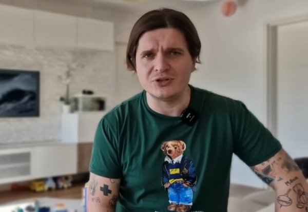 "Любимчик" Леши Дурнева Анатолий Анатолич ошалел от дикости россиян: "С буквой зет любили Сталина" "Любимчик" Леши Дурнева Анатолий Анатолич ошалел от дикости россиян: "С буквой зет любили Сталина"