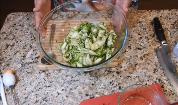 Маринованные кабачки с медом и чесноком: быстрый рецепт вкуснейшей закуски Маринованные кабачки с медом и чесноком: быстрый рецепт вкуснейшей закуски