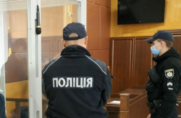 Надругался над матерью, на глазах у парализованной бабушки: на Хмельнитчине суд озвучил приговор 34-летнему зверю Надругался над матерью, на глазах у парализованной бабушки: на Хмельнитчине суд озвучил приговор 34-летнему зверю