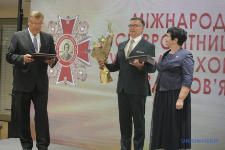 Лучших медиков Украины наградили орденом и медалями св. Пантелеймона Лучших медиков Украины наградили орденом и медалями св. Пантелеймона