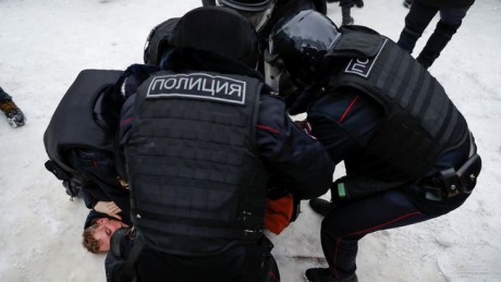 В РФ задержали уже около двух тысяч участников акций в поддержку Навального В РФ задержали уже около двух тысяч участников акций в поддержку Навального