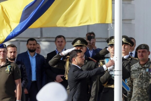 У Зеленского призвали украинцев к массовому "шествию": "На Донбассе, и в Крыму..." У Зеленского призвали украинцев к массовому "шествию": "На Донбассе, и в Крыму..."