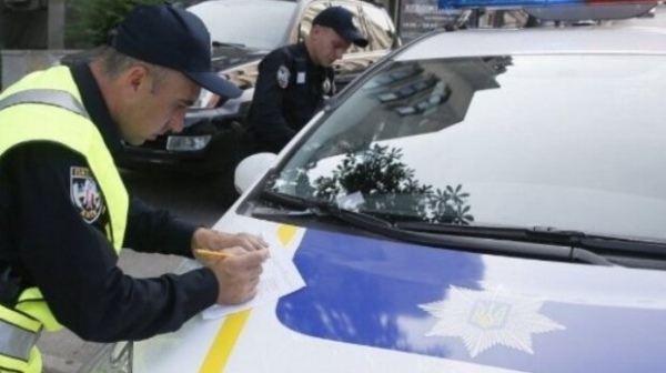 Водители отдают по 340 грн: в Украине еще один популярный штраф оказался незаконным Водители отдают по 340 грн: в Украине еще один популярный штраф оказался незаконным