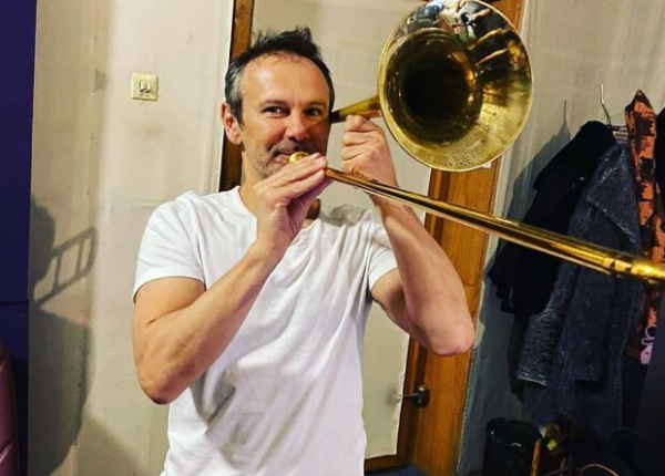 Святослав Вакарчук показал, с кем проводил лето в детстве: "Невеселые лица" Святослав Вакарчук показал, с кем проводил лето в детстве: "Невеселые лица"