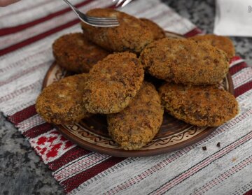 Грибные котлеты и вкуснее, и дешевле, чем мясные: рецепт, который все хотят попробовать осенью Грибные котлеты и вкуснее, и дешевле, чем мясные: рецепт, который все хотят попробовать осенью